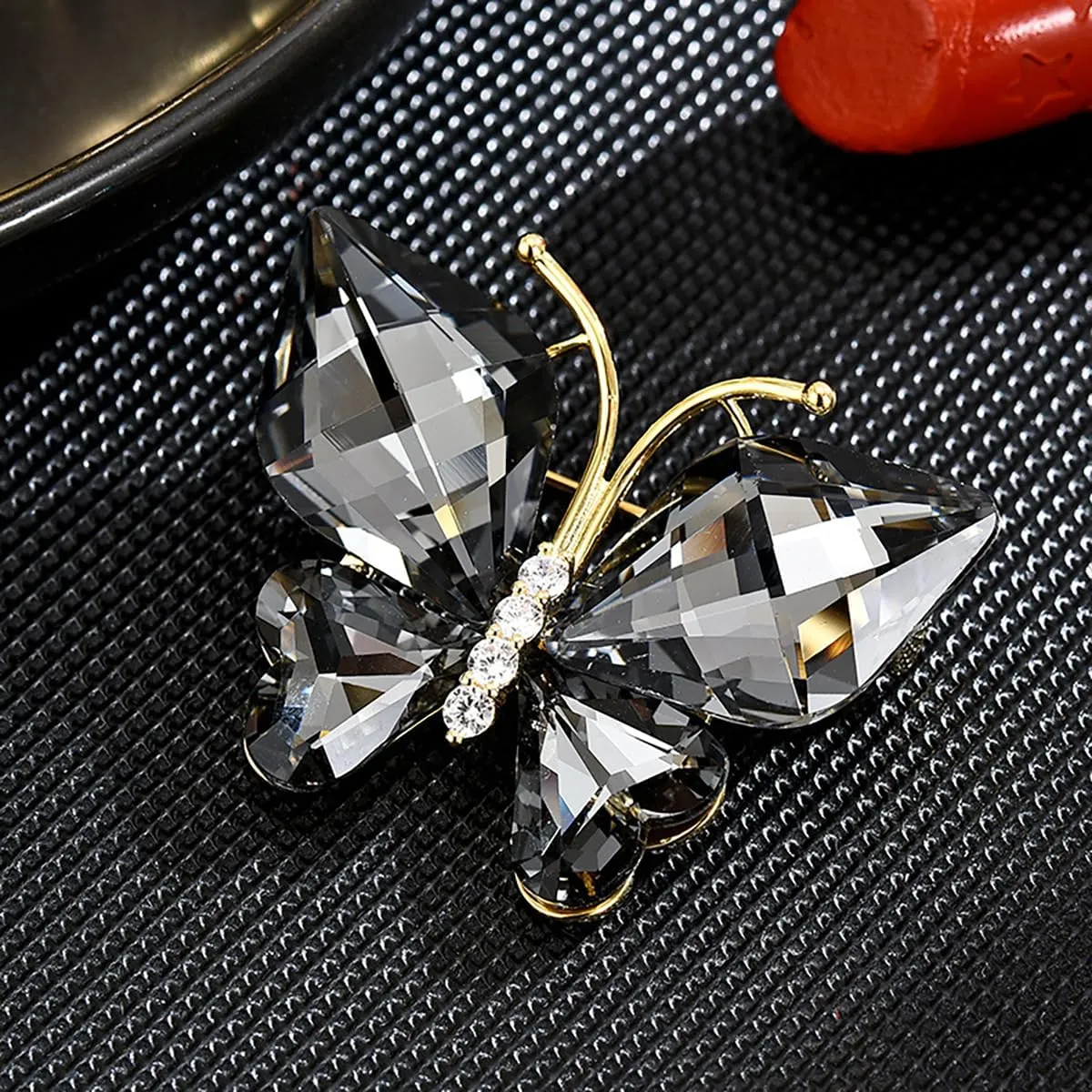 Rhinestone Butterfly Brooch Pin for Women Clear Crystal Insect Colorful Bithstone Cartoon Brooches Lapel Pins Dress Accessories Elegant Christmas Theme Party Animal Jewelry